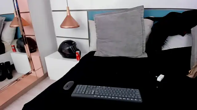 Ashkoreh online show from March 31, 8:20 pm