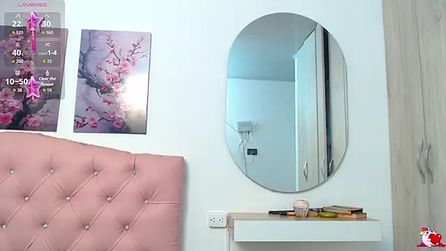 pinky f00x online show from December 14, 9:30 pm