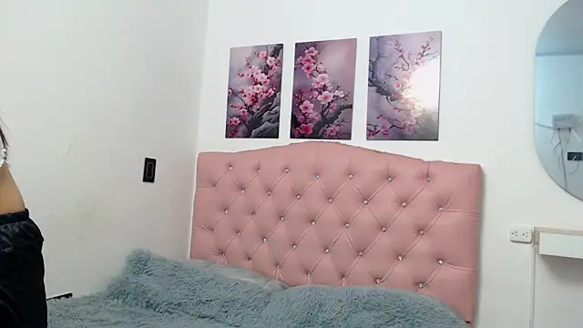 pinky f00x online show from December 17, 7:42 pm