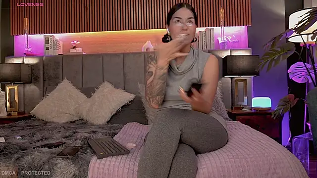 Snapshot of Angelina_Dior chatting on June 26, 4:11 pm Angelina Dior online show from June 26, 4:11 pm