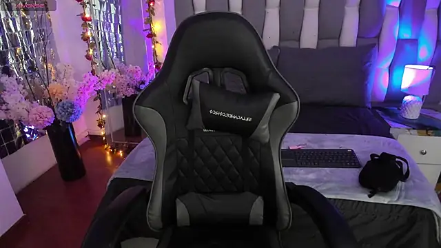 Adaara Rey online show from November 27, 8:22 pm