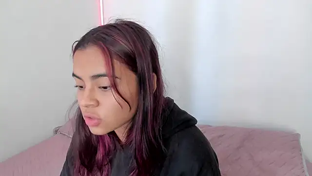 Snapshot of valy_shyness chatting on September 18, 6:54 pm valy shyness online show from September 18, 6:54 pm