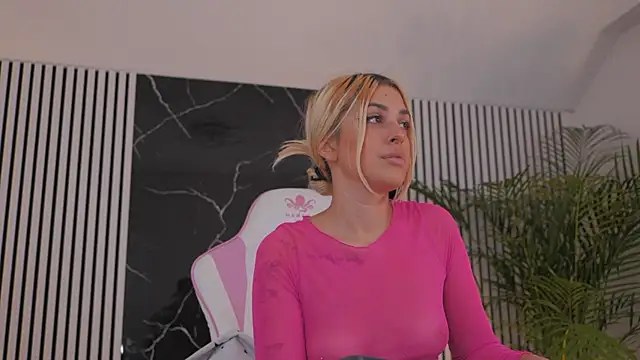 daisyblushh online show from November 22, 5:01 pm