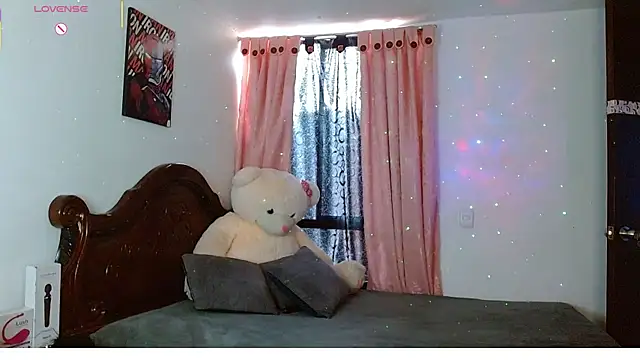 Hoolly Jones online show from December 16, 3:28 pm