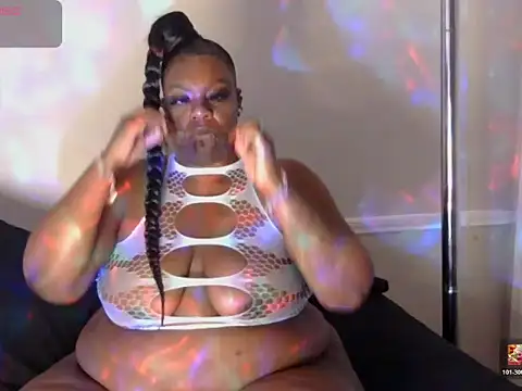 Snapshot of Thickkemzz41 chatting on August 1, 10:52 pm Thickkemzz41 online show from August 1, 10:52 pm