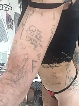 Snapshot of Tannedtattooed69 chatting on May 28, 8:44 am Tannedtattooed69 online show from May 28, 8:44 am