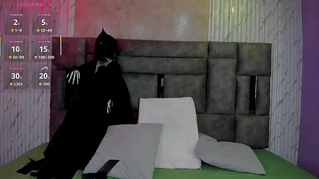 Snapshot of Miah_Palacio chatting on October 31, 10:00 pm Miah Palacio online show from October 31, 10:00 pm