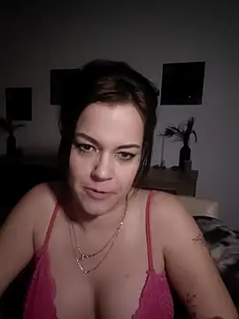 Snapshot of Foxy-Milfy chatting on October 20, 8:42 pm Foxy-Milfy online show from October 20, 8:42 pm