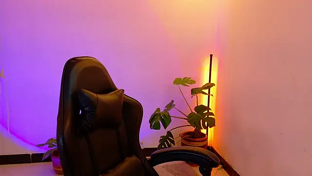 Snapshot of Sarasavage chatting on July 15, 1:49 pm Sarasavage online show from July 15, 1:49 pm