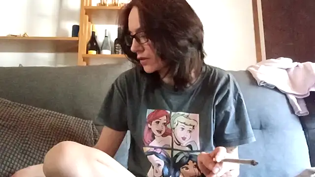 Snapshot of Goticmom chatting on April 16, 1:12 pm Goticmom online show from April 16, 1:12 pm