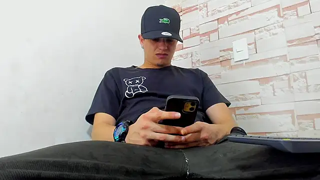 Snapshot of Themasterhades_777 chatting on September 22, 9:50 pm Themasterhades 777 online show from September 22, 9:50 pm