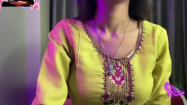 Snapshot of _Mehak__ chatting on February 18, 6:37 pm Mehak online show from February 18, 6:37 pm