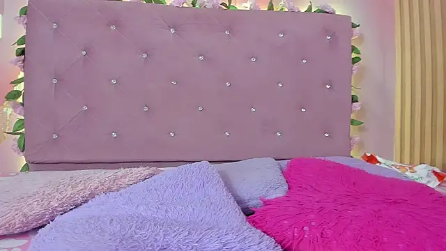 violet taylor  online show from May 22, 2:08 am