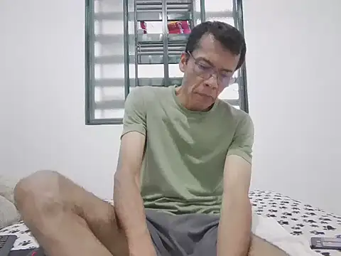 skinnylatino51 online show from September 18, 12:40 pm