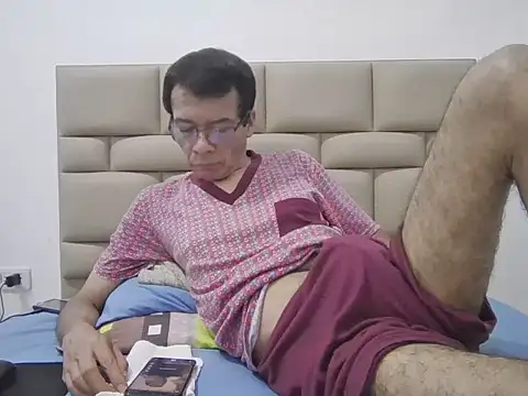 skinnylatino51 online show from March 12, 12:39 am