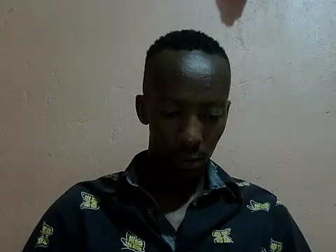 Snapshot of shadez94 chatting on September 20, 7:37 pm shadez94 online show from September 20, 7:37 pm