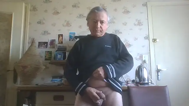 Snapshot of gegevincent chatting on April 8, 11:10 am gegevincent online show from April 8, 11:10 am
