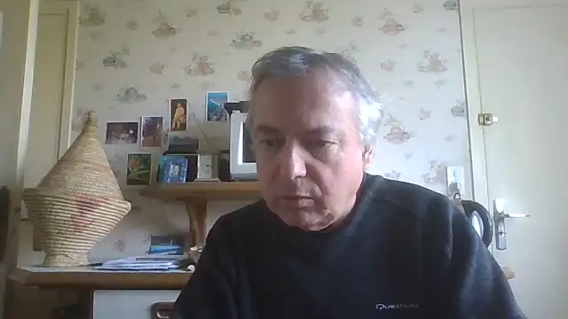Snapshot of gegevincent chatting on April 22, 11:23 am gegevincent online show from April 22, 11:23 am