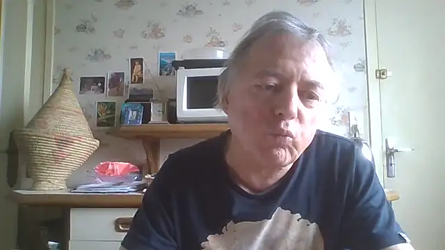Snapshot of gegevincent chatting on April 25, 11:02 am gegevincent online show from April 25, 11:02 am
