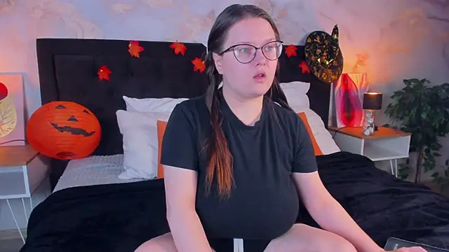 HelenDanvers online show from October 23, 9:46 pm