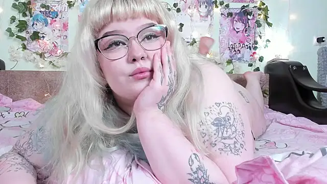  CandyM1lky  online show from March 18, 7:00 am