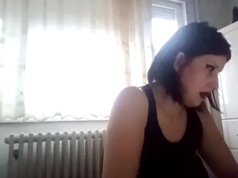 Snapshot of milf44milf chatting on November 28, 6:27 am milf44milf online show from November 28, 6:27 am