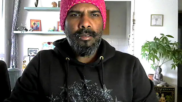 Snapshot of frenchblackc31 chatting on May 18, 7:36 am frenchblackc31 online show from May 18, 7:36 am