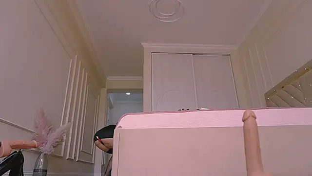 lori leen  online show from April 27, 7:28 am