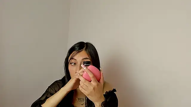 Alanaloiiss  online show from February 12, 4:18 am