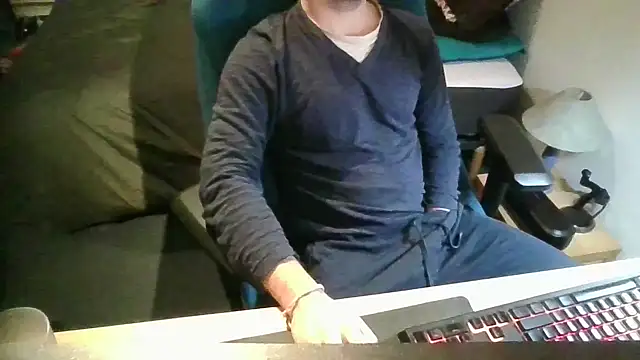 Snapshot of azdert210 chatting on March 1, 5:26 pm azdert210 online show from March 1, 5:26 pm