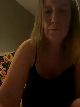 Snapshot of X-Victoria-X chatting on October 2, 3:02 am X-Victoria-X online show from October 2, 3:02 am