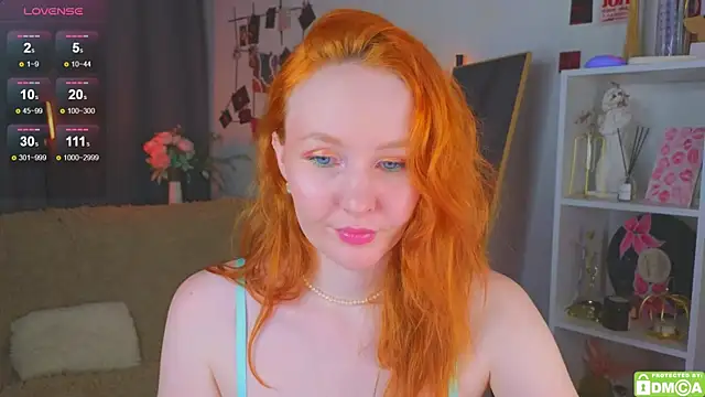 JoyceJones online show from November 29, 8:12 pm