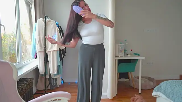 EwelynScott online show from November 5, 6:57 am