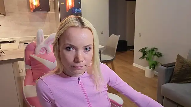AliceFrost online show from May 14, 8:37 pm