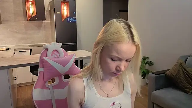 AliceFrost online show from May 16, 1:54 pm