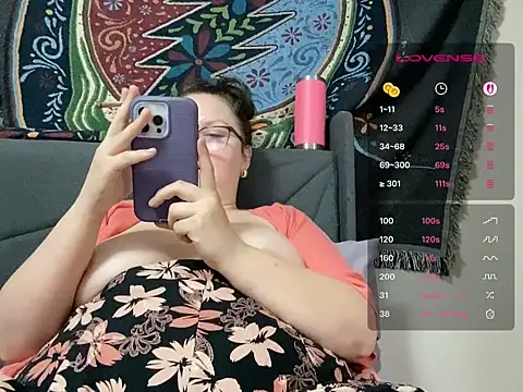Snapshot of GirlSquirt chatting on April 26, 8:17 pm GirlSquirt online show from April 26, 8:17 pm