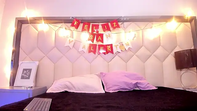 Scarletbigbug online show from February 13, 12:23 pm