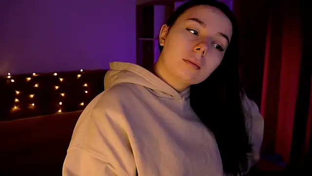 Snapshot of Di_na_Bell chatting on December 23, 6:44 am Di na Bell online show from December 23, 6:44 am