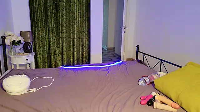 Snapshot of Di_na_Bell chatting on January 12, 6:40 am Di na Bell online show from January 12, 6:40 am