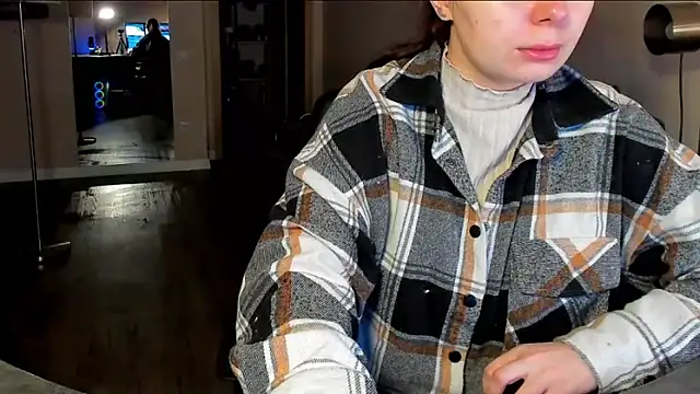 Snapshot of Di_na_Bell chatting on February 7, 1:26 pm Di na Bell online show from February 7, 1:26 pm