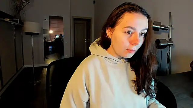 Snapshot of Di_na_Bell chatting on February 9, 6:50 am Di na Bell online show from February 9, 6:50 am