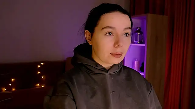 Snapshot of Di_na_Bell chatting on February 15, 6:43 am Di na Bell online show from February 15, 6:43 am