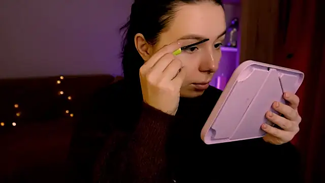 Snapshot of Di_na_Bell chatting on February 17, 6:43 am Di na Bell online show from February 17, 6:43 am