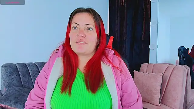 carolinhe  online show from October 3, 8:17 pm