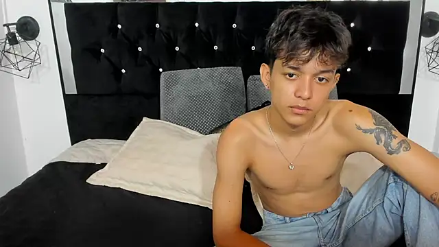 Sebas cat online show from November 3, 7:59 pm