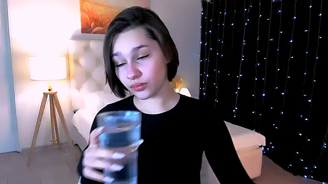 KimClarks  online show from February 17, 4:02 pm