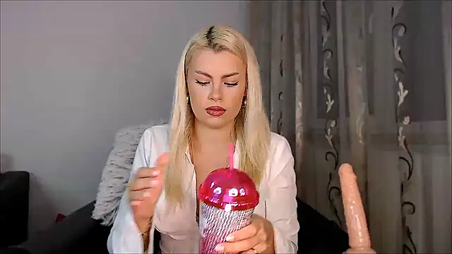 Snapshot of BonieBonita chatting on November 17, 1:11 am BonieBonita online show from November 17, 1:11 am