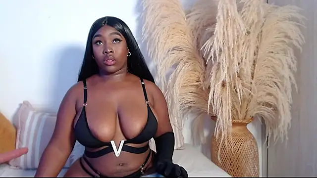 Snapshot of XYOMARAWILD chatting on October 13, 8:53 pm XYOMARAWILD online show from October 13, 8:53 pm