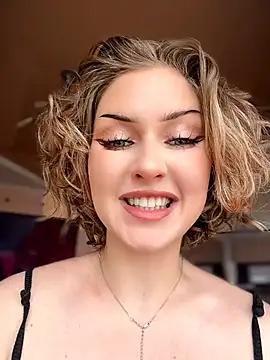 Snapshot of KellyKeler chatting on April 9, 10:20 am KellyKeler online show from April 9, 10:20 am