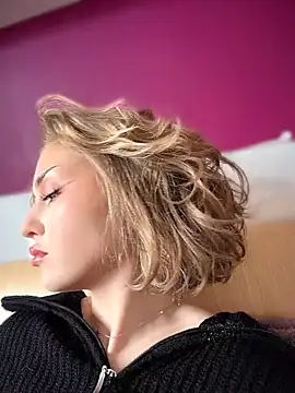 Snapshot of KellyKeler chatting on April 12, 10:09 am KellyKeler online show from April 12, 10:09 am